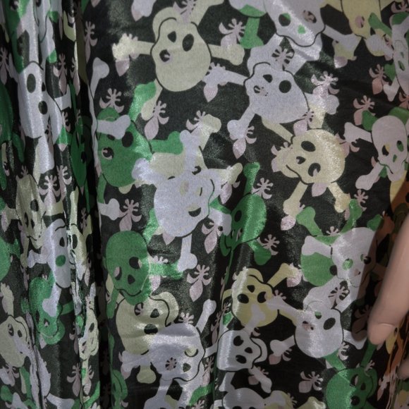 Shawl Scarf wrap 3X $10 Skull print Retro Vintage Silk. many ways to use - Picture 7 of 8